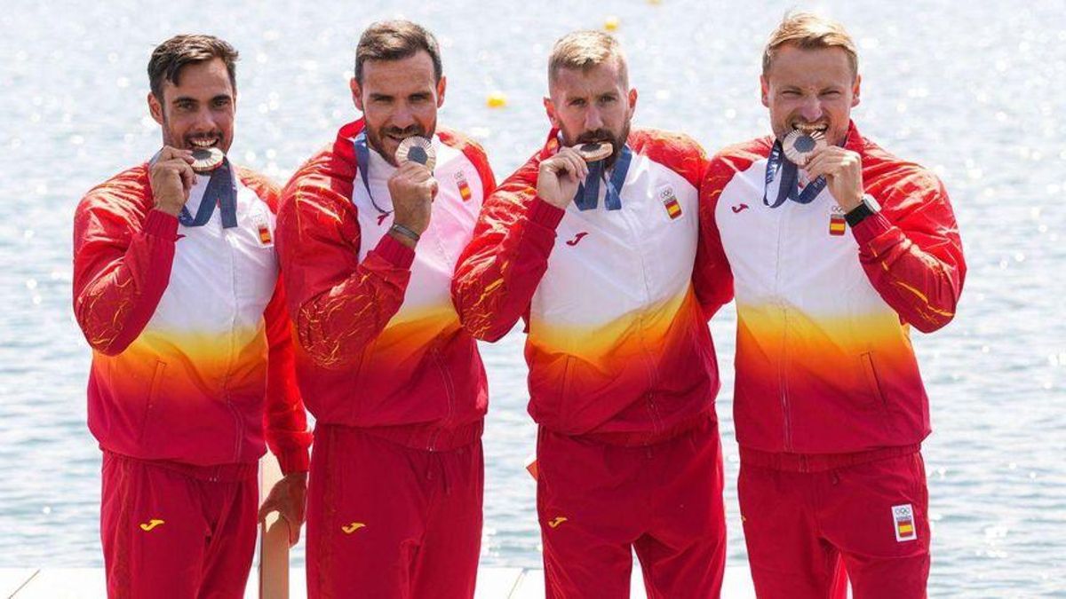 A year of Arévalo's bronze: from joy to instability