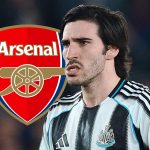 F365-Sandro-Tonali-with-Arsenal-badge-1.jpg